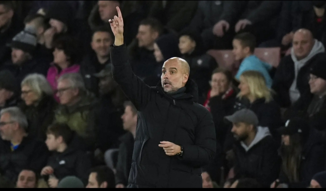 Pada babak kedua, pelatih Manchester City Pep Guardiola mulai memasukkan beberapa pemain inti untuk lebih meningkatkan serangan guna mengejar defisit dua gol. (AP Photo/ Alastair Grant)