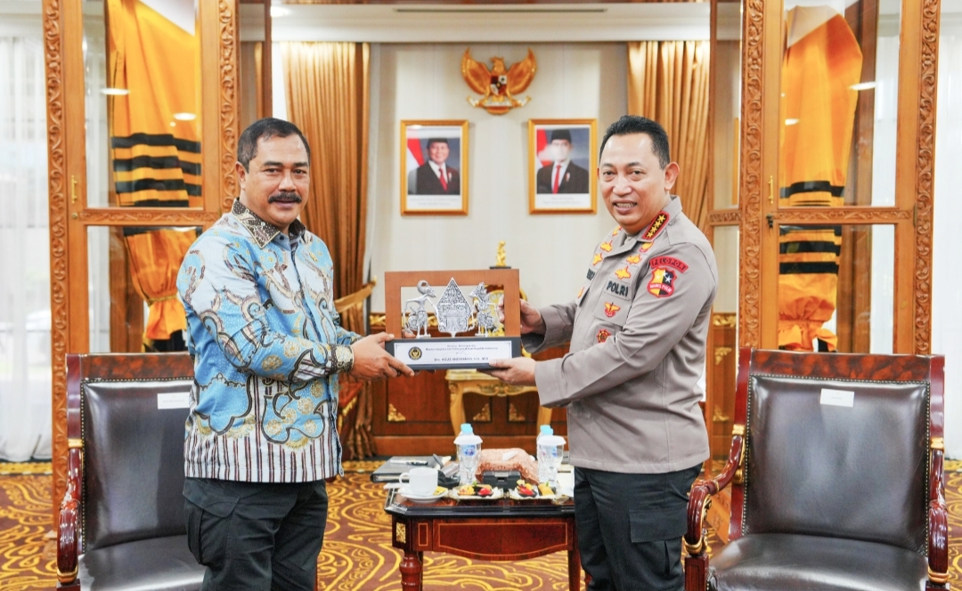 Jenderal Polisi Drs. Listyo Sigit Prabowo menerima audiensi dari Menteri Imigrasi dan Pemasyarakatan (Imipas), Agus Andrianto, Jumat (14/2/2025)