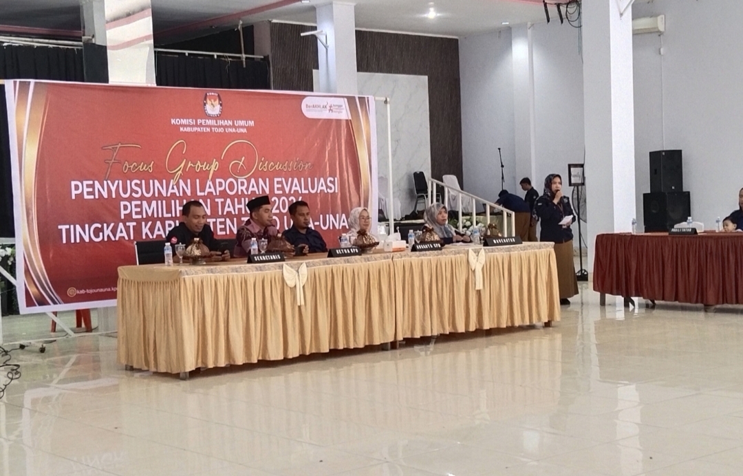 Komisi Pemilihan Umum Kabupaten Tojo Una Una (Touna) menggelar FGD Penyusunan Laporan Evaluasi Pemilihan Tahun 2024, Hotel Pink Ampana, Selasa (18/2)