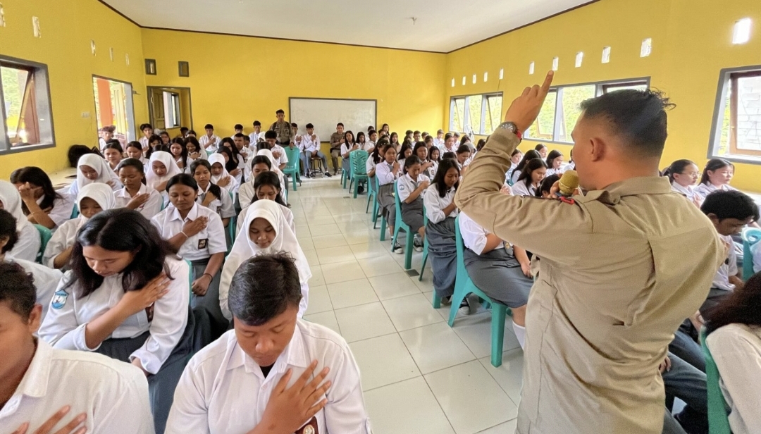 Sebanyak 485 peserta yang terdiri dari siswa SMAN 1 Poso Pesisir Selatan, SMKN 1 Poso Pesisir, serta masyarakat Desa Betania dan Patiwunga antusias mengikuti kegiatan hipnoterapi