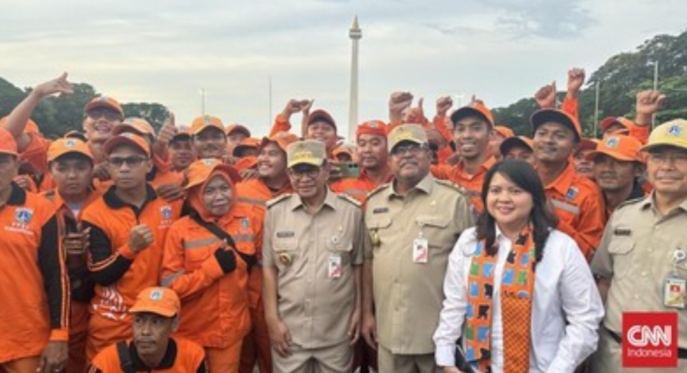 Gubernur DKI Jakarta Pramono Anung bakal mengubah persyaratan untuk petugas Penanganan Prasarana dan Sarana Umum (PPSU) dari menggunakan ijazah SMA menjadi SD. (CNN Indonesia/Patricia Diah Ayu Saraswati)