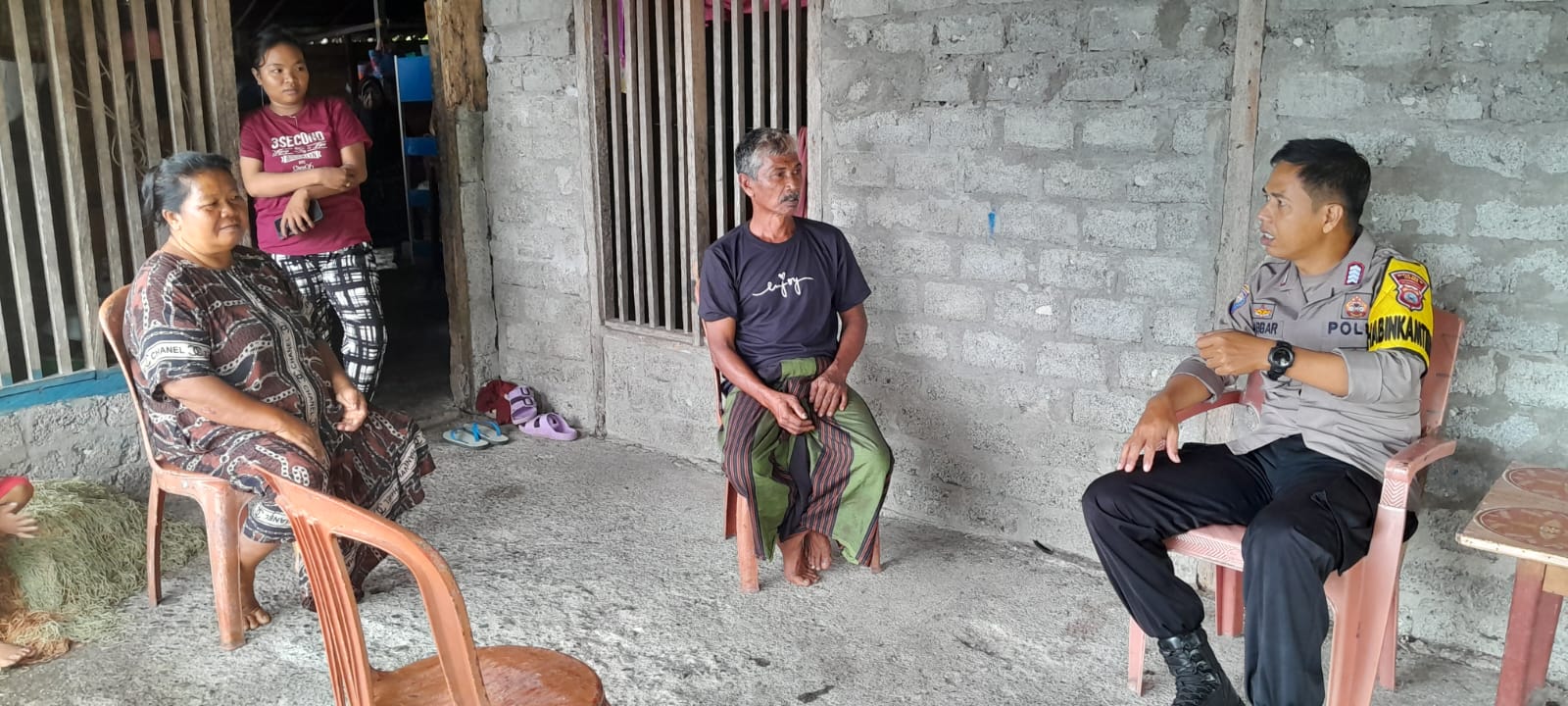 Jelang ramadhan, Satgas II Preemtif Ops Madago Raya melaksanakan sambang kepada warga Desa Uedele, Kecamatan Tojo, Kabupaten Tojo Una-una, pada Sabtu, (1/3/2025).