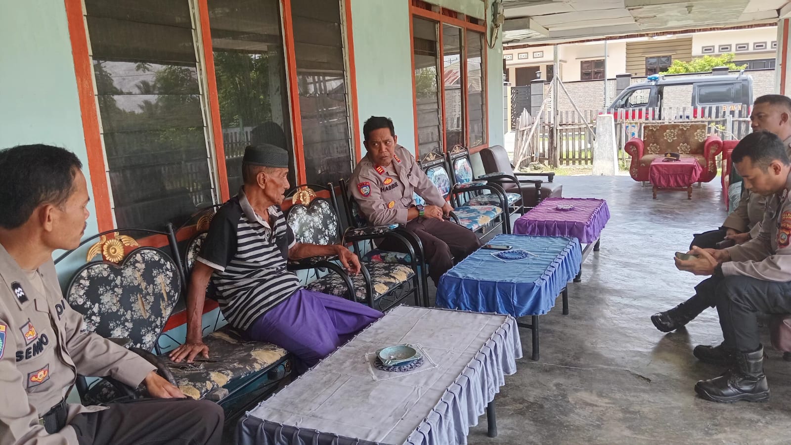 Sambang/ Silaturahmi kerumah Ketua Adat Djabal Tarik Lasupu. di Jalan Maleo Kelurahan Ampana Kecamatan Ampana Kota