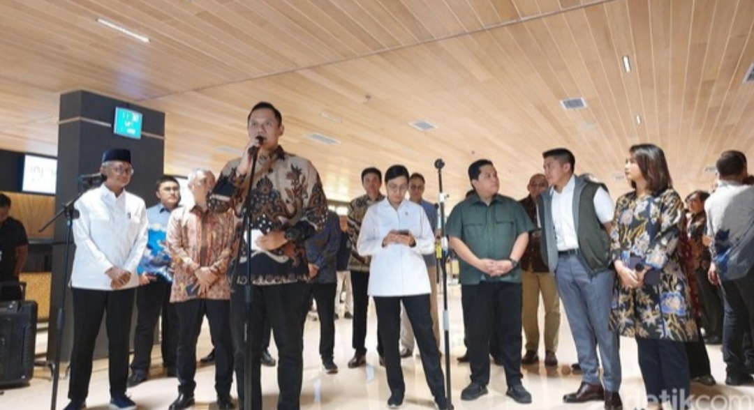 Pemerintah mengumumkan diskon tiket pesawat dan tarif tol, serta soal ASN bisa work from anywhere.Foto: Shafira Cendra Arini