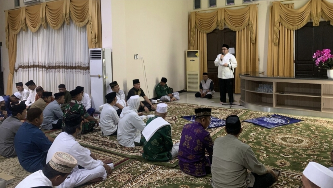 Kapolres Parigi Moutong AKBP Jovan Reagan Sumual, S.H, S.I.K, M.H, M.Tr.SOU menghadiri buka puasa bersama yang di selenggrakan di rumah jabatan Bupati Parigi Moutong. 