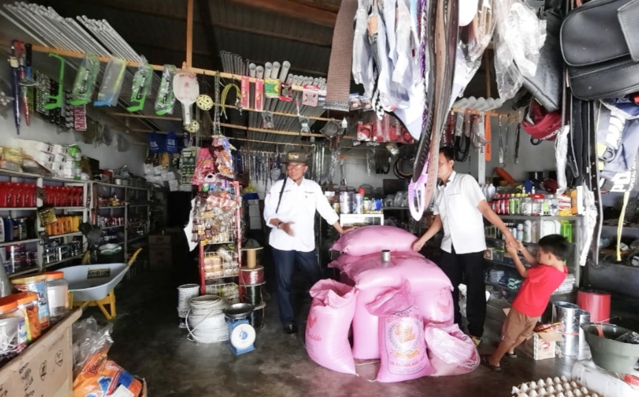 Dinas Perindustrian dan Perdagangan (Disperindag) melakukan pasar murah bersubsidi dan melakukan inspeksi mendadak (Sidak) ke pasar