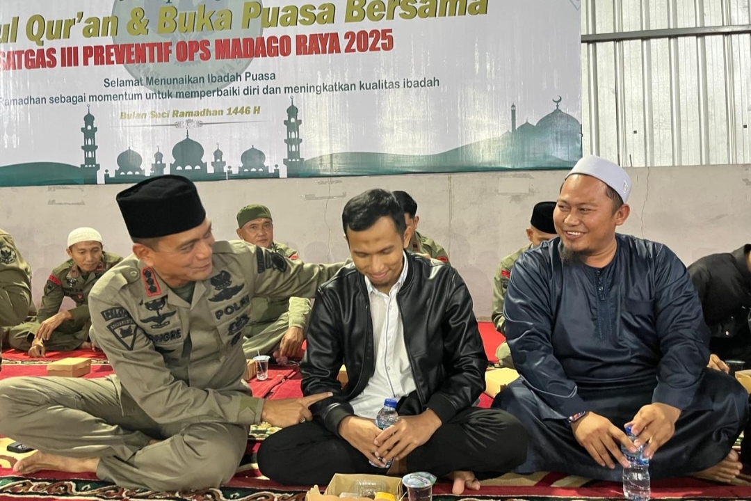 Peringatan Nuzul Quran dan buka puasa bersama yang bertempat di Hanggar Poskotis Ops Madago Raya, Desa Tokorondo, Kecamatan Poso Pesisir, Kabupaten Poso, pada Jumat (21/3/2025).