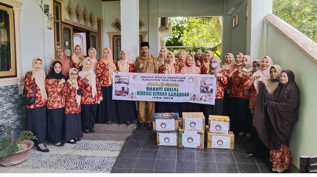 Dharma Wanita Persatuan (DWP) Kabupaten Tojo Una-Una (Touna) menggelar Bakti Sosial berbagi berkah di bulan suci Ramadhan 1446 H/ 2025 M.