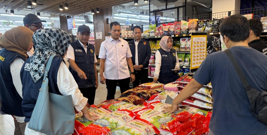 Polda Sulawesi Tengah (Sulteng) kembali melakukan inspeksi mendadak (sidak) di dua pasar tradisional Inpres Manonda dan pasar Retail Modern BNS di Kota Palu, pada Rabu (5/3/2024).