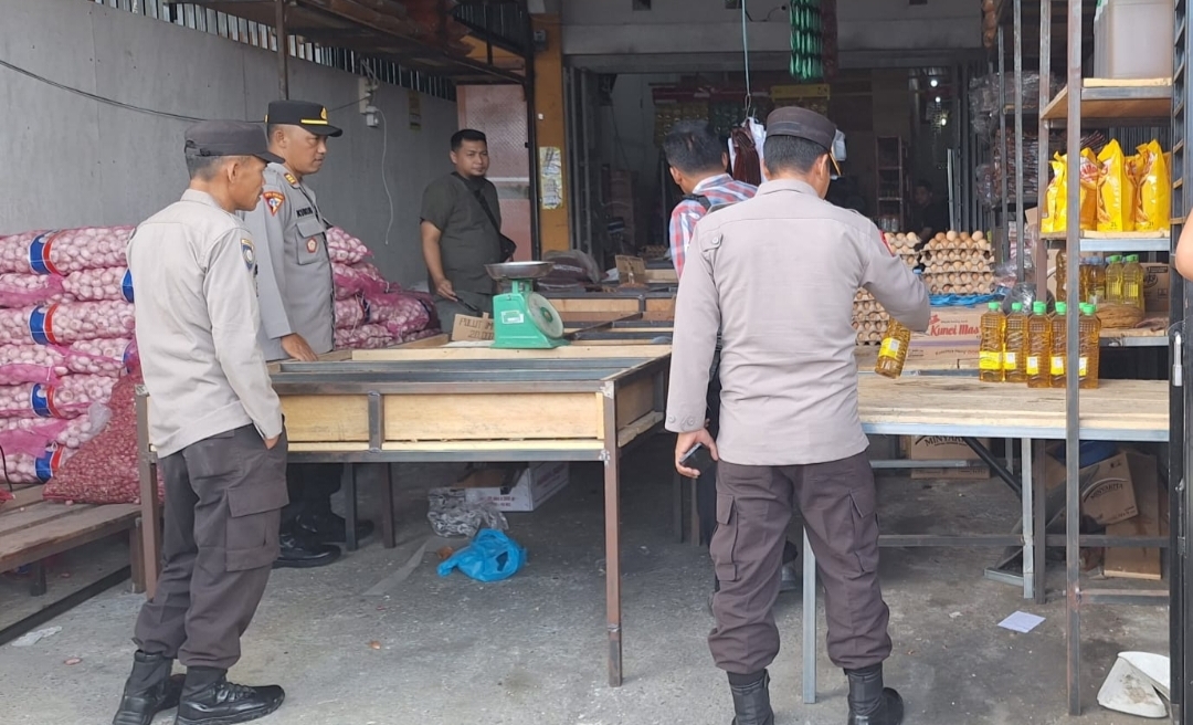 Polres Tojo Una Una (Touna), Gelar inspeksi mendadak (Sidak) untuk mengecek harga-harga kebutuhan pokok di pasar sore Dondo