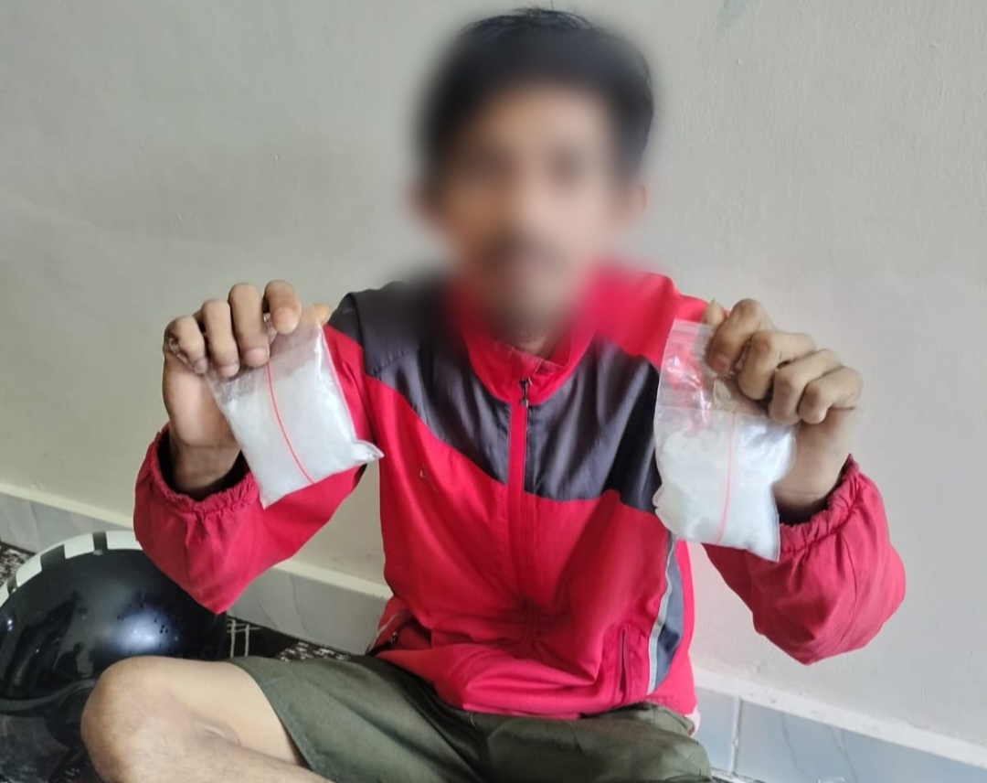 Kepolisian kembali berhasil mengungkap dan mengamankan Seorang pria inisial R (28), Alamat Kelurahan Besusu Barat Kecamatan Palu Timur Kota Palu, berikut barang bukti berupa 2 paket narkotika jenis sabu seberat 101,35 gram.