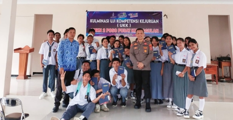 Satgas II Preemtif Ops Madago Raya melalui Rohaniawan kamtibmas Aiptu Halput Tarusu, S.Th, melaksanakan kegiatan tatap muka dengan pelajar SMK Negeri 2 Poso, pada Senin (17/3/2025).