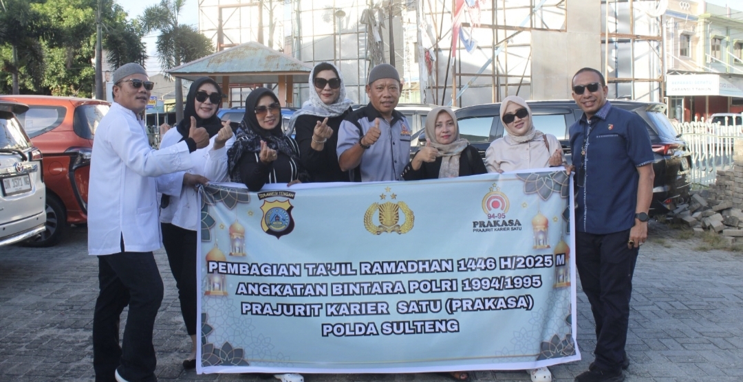 Angkatan Bintara Polri 1994/1995 Prajurit Karier Satu (Prakasa) Sulawesi Tengah (Sulteng) menggelar kegiatan pembagian takjil