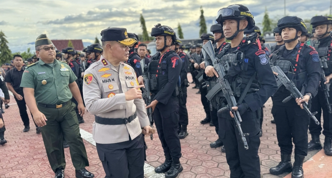 Kapolda Sulawesi Tengah, Irjen Pol. Dr. Agus Nugroho, memimpin langsung Apel Gelar Pasukan Operasi Ketupat Tinombala 2025.