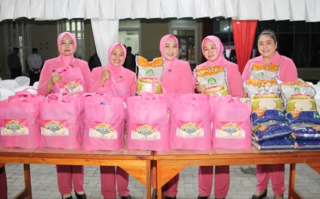 Bhayangkari Daerah Sulawesi Tengah menggelar Bazar Ramadhan dan bakti sosial serentak pada Kamis (20/3/2025)