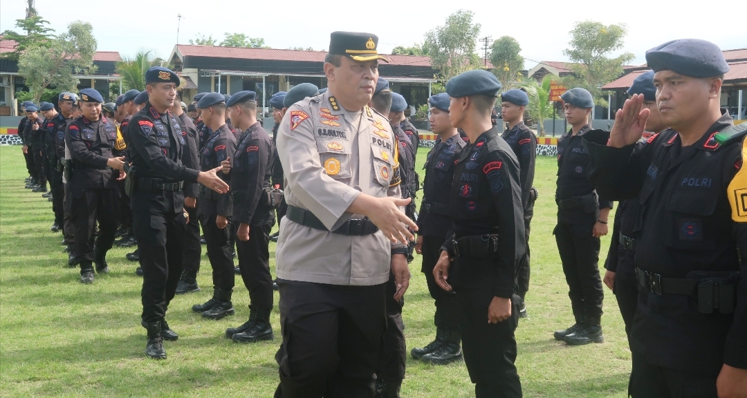 Brimob Polda Sulawesi Tengah melaksanakan serpas (pergeseran pasukan) ke Kabupaten Banggai dalam rangka pengamanan Pemilihan Suara Ulang (PSU) Kepala Daerah.