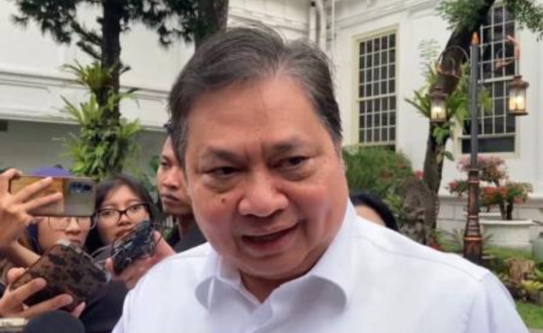 Menko Airlangga Hartarto jelaskan sektor makanan dan pakaian jadi yang paling terdampak dari kebijakan tarif impor Trump (foto: iNews.id)