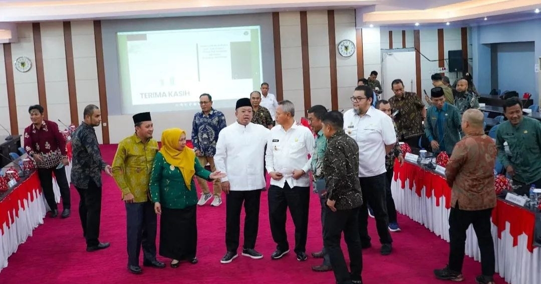 Bupati dan Wakil Bupati Touna, menghadiri rapat bersama Menteri Agraria dan Tata Ruang/Kepala Badan Pertanahan Nasional (ATR/BPN) Nusron Wahid yang didampingi Wakil Gubernur Sulawesi Tengah Reny A. Lamadjido dan Kepala Kantor Pertanahan Wilayah Sulawesi Tengah. bertempat diruang Polibu Kantor Gubernur Sulawesi Tengah.