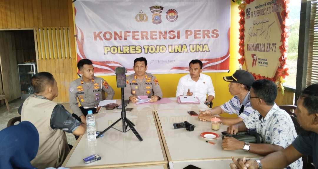 Kapolres Touna AKBP Ridwan JM Hutagaol Saat Konferensi Pers didampingi Kasat Reskrim Iptu Syarif, dan Kasat Lantas Iptu Haris Nur Fahmi. Rabu (16/4/2025)