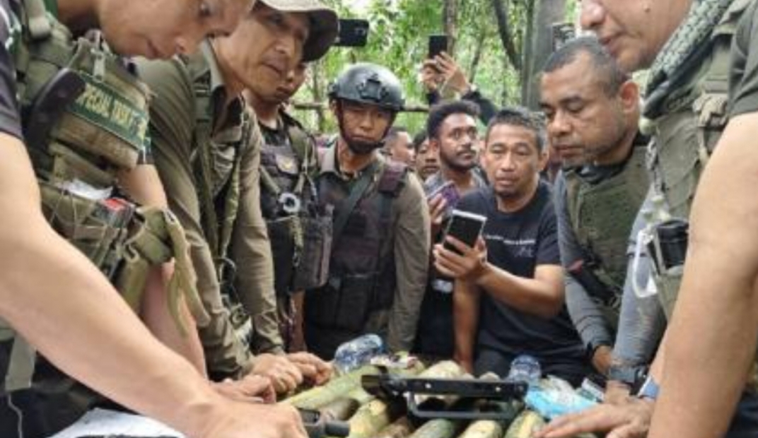 Tiga jenderal polisi memimpin Operasi Alfa Bravo Moskona 2025 yang melibatkan ratusan personel gabungan dalam pencarian Iptu Tomi Marbun di Kabupaten Teluk Bintuni. (Foto: Humas Polri)