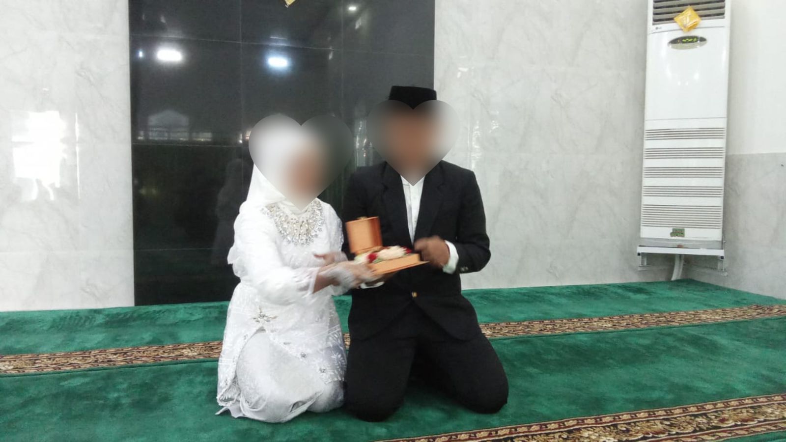 (Foto: di blur) AF tahanan Ditresnarkoba Polda Sulteng melangsungkan akad nikah dengan perempuan pujaan hatinya TA