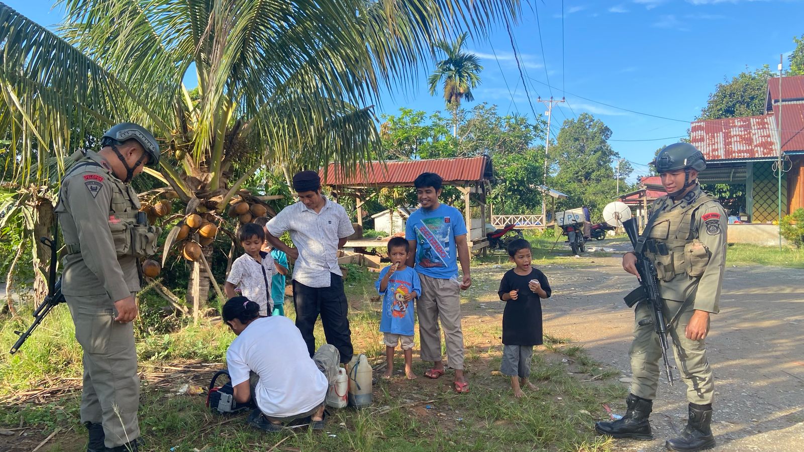 Satgas III Preventif Operasi Madago Raya. Salah satunya dengan menyambangi para alumni program deradikalisasi di wilayah operasi, seperti Tamanjeka, Kabupaten Poso, Sabtu (17/5/2025).