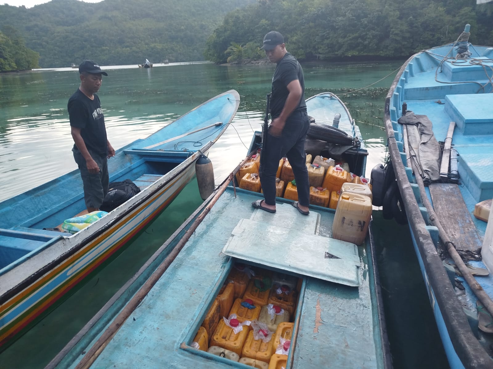 Ditpolairud Polda Sulteng berhasil menggagalkan pengiriman 2,2 ton solar bersubsidi tujuan Taliabu Provinsi Maluku Utara.