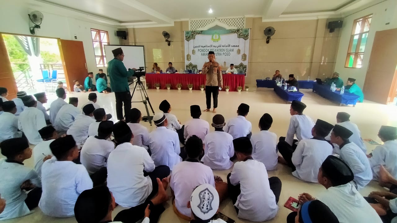 tim Da’i Polri menggelar bimbingan dan penyuluhan kepada para santri Pondok Pesantren Amanah Putra
