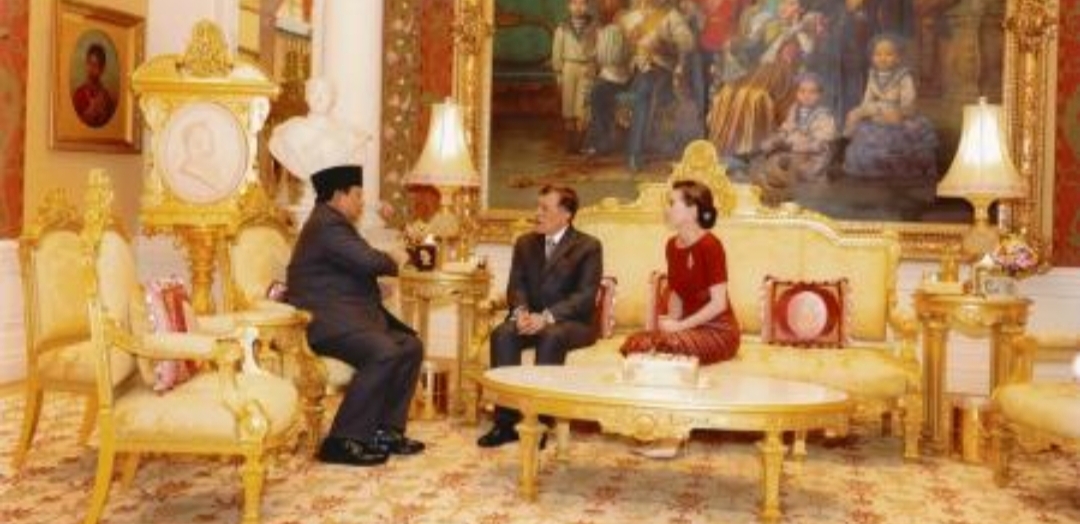 Prabowo disambut hangat oleh Raja dan Ratu Thailand di Amphorn Royal Palace, Bangkok (foto: Sekretariat Presiden)