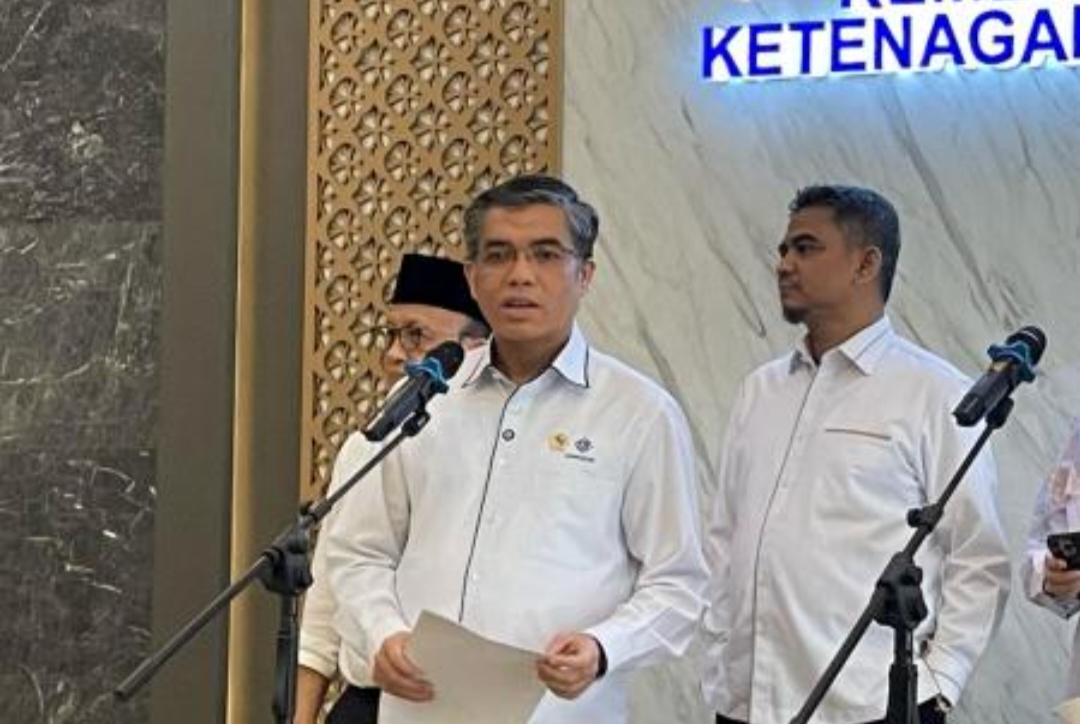 Menaker Yassierli menyebut telah mencopot sejumlah pejabat yang terkait dengan kasus dugaan suap dan gratifikasi pengurusan RPTKA. (Foto: iNews.id/Tangguh)