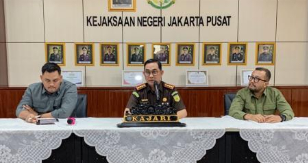 Kepala Kejari (Kajari) Jakpus Safrianto Zuriat Putra dalam konferensi pers di kantornya, Jakarta, Kamis (22/5/2025). (Foto: Istimewa)