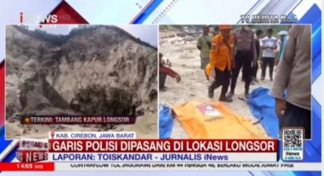 Tim SAR mengevakuasi korban longsor tambang batu Gunung Kuda di Kabupaten Cirebon, Jumat (30/5/2025). (Foto: iNews)