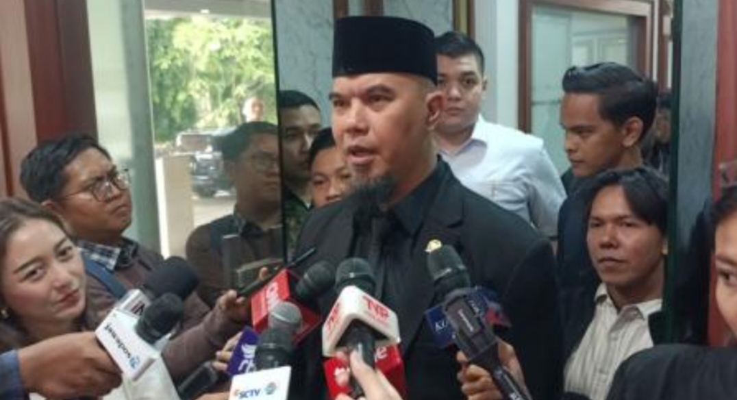 Anggota Komisi X DPR Ahmad Dhani Prasetyo melayangkan permohonan maaf kepada para pihak pengadu usai disanksi MKD DPR. (Foto: Felldy Aslya Utama)
