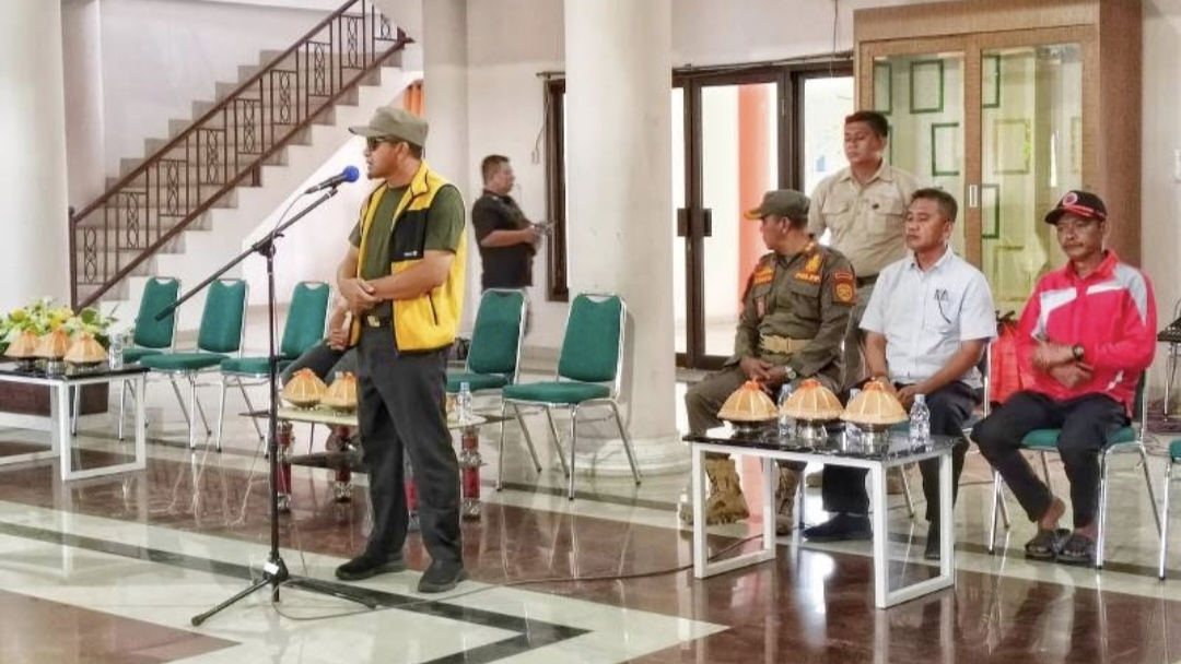 Bupati Tojo Una-Una, Ilham melepas kontingen