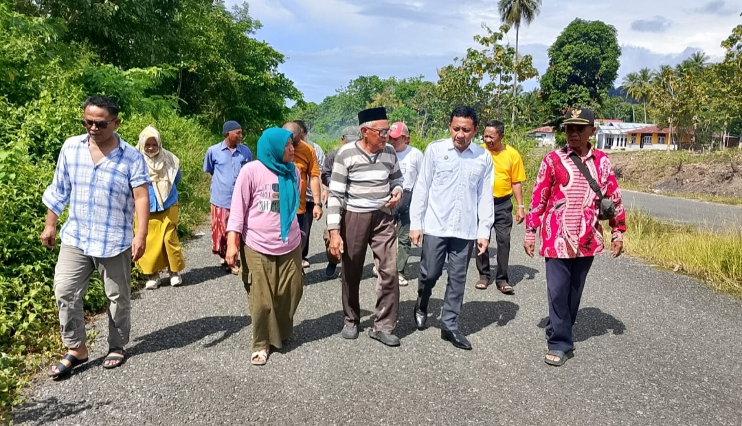 Penyerahan hibah tanah seluas 6 hektare 250 meter persegi untuk pembangunan masjid