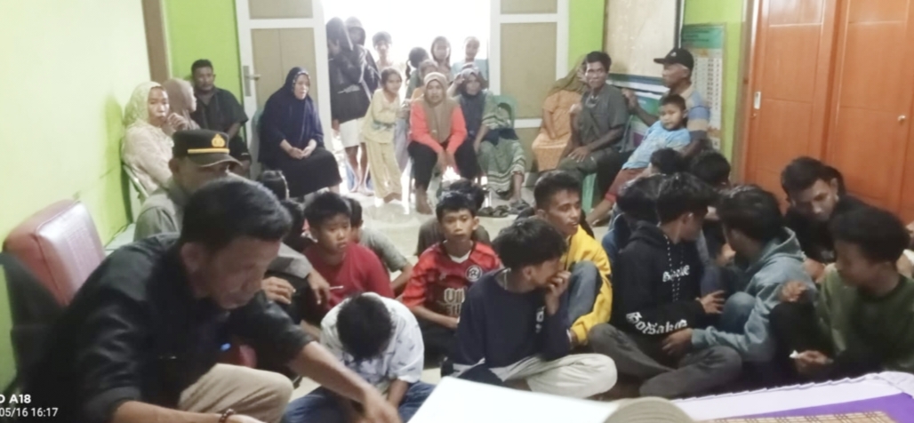 Kapolsek Ampana Tete Polres Tojo Una Una Iptu Rochmat Ari Purwanto membubarkan Genk KUSADA