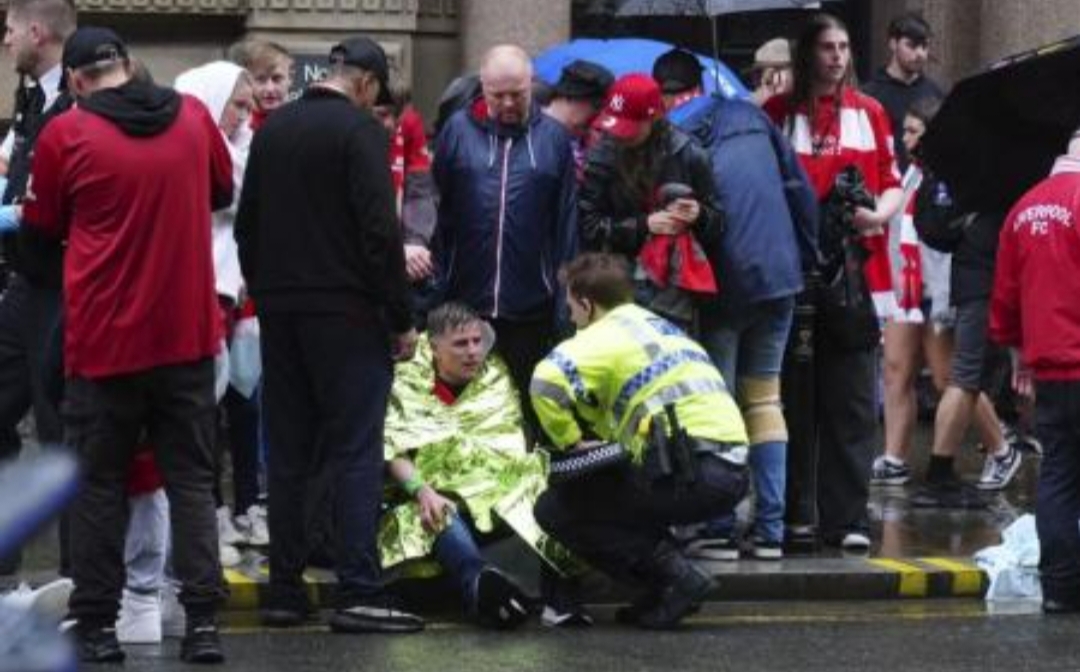 Polisi Inggris mendakwa pria yang menabrakkan mobil ke puluhan fans Liverpool dengan percobaan pembunuhan (Foto: AP)