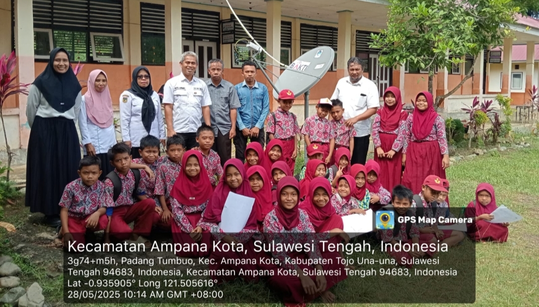 Kominfo touna, monitoring terhadap hasil pekerjaan pemasangan perangkat Very Small Aperture Terminal (VSAT) Radio Transmitting and Receiving Ground Station (RTGS) yang telah dipasang oleh Badan Aksesibilitas Telekomunikasi dan Informasi (BAKTI) pada akhir Desember 2024 dan awal Tahun 2025.