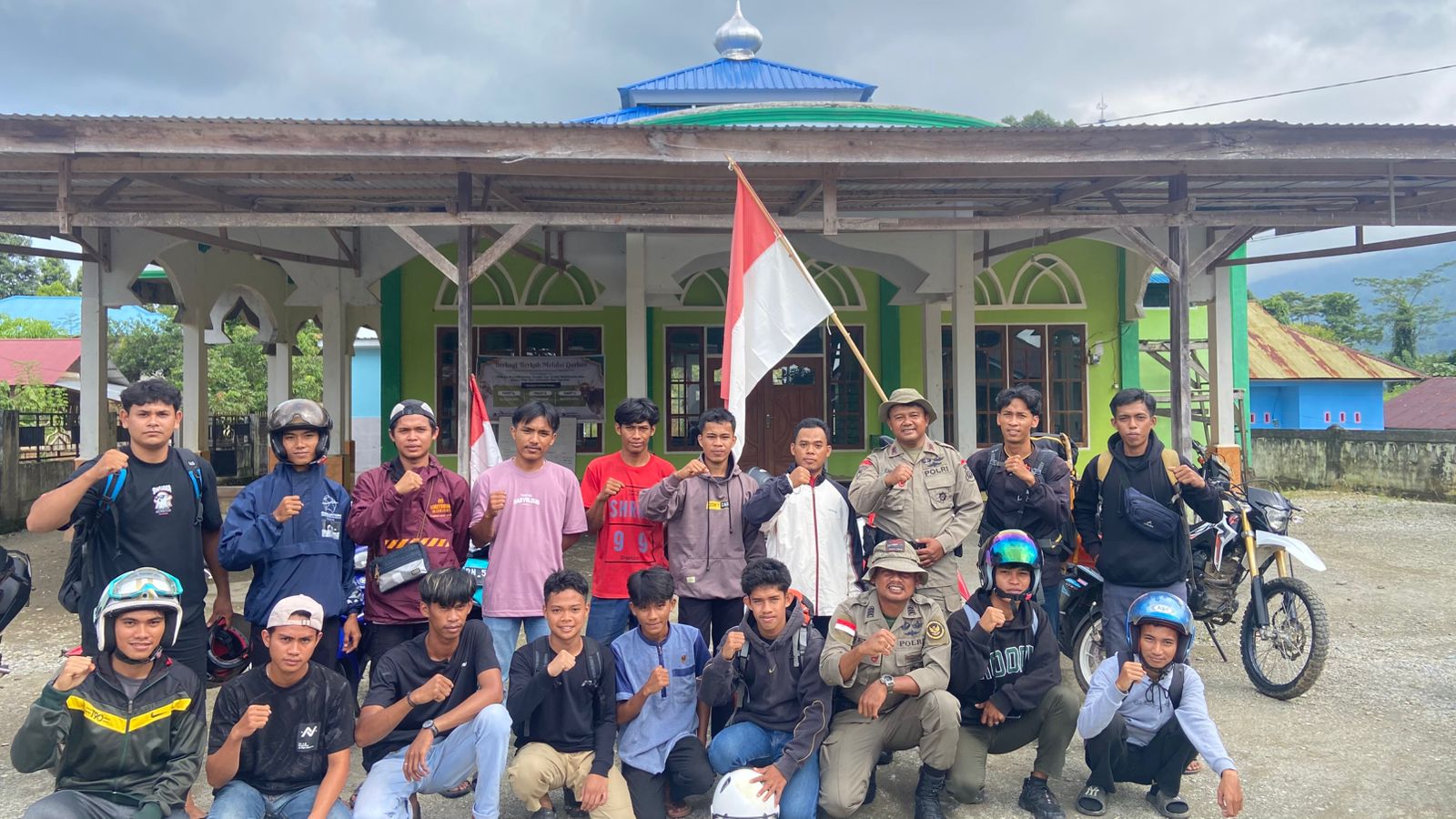 Puluhan remaja Masjid Nur Huda berkumpul dalam kegiatan kemping yang digelar sejak Sabtu (31/5) hingga Minggu (1/6/2025).