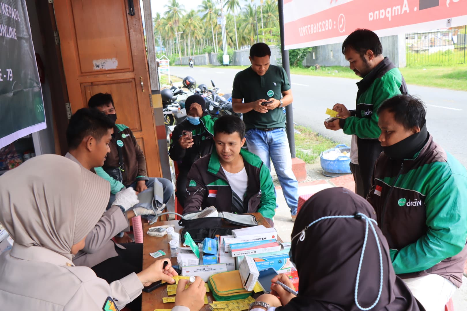 Pemeriksaan kesehatan gratis kepada para pengemudi ojek online (Ojol) yang beroperasi di wilayah Ibu Kota Kabupaten Tojo Una Una