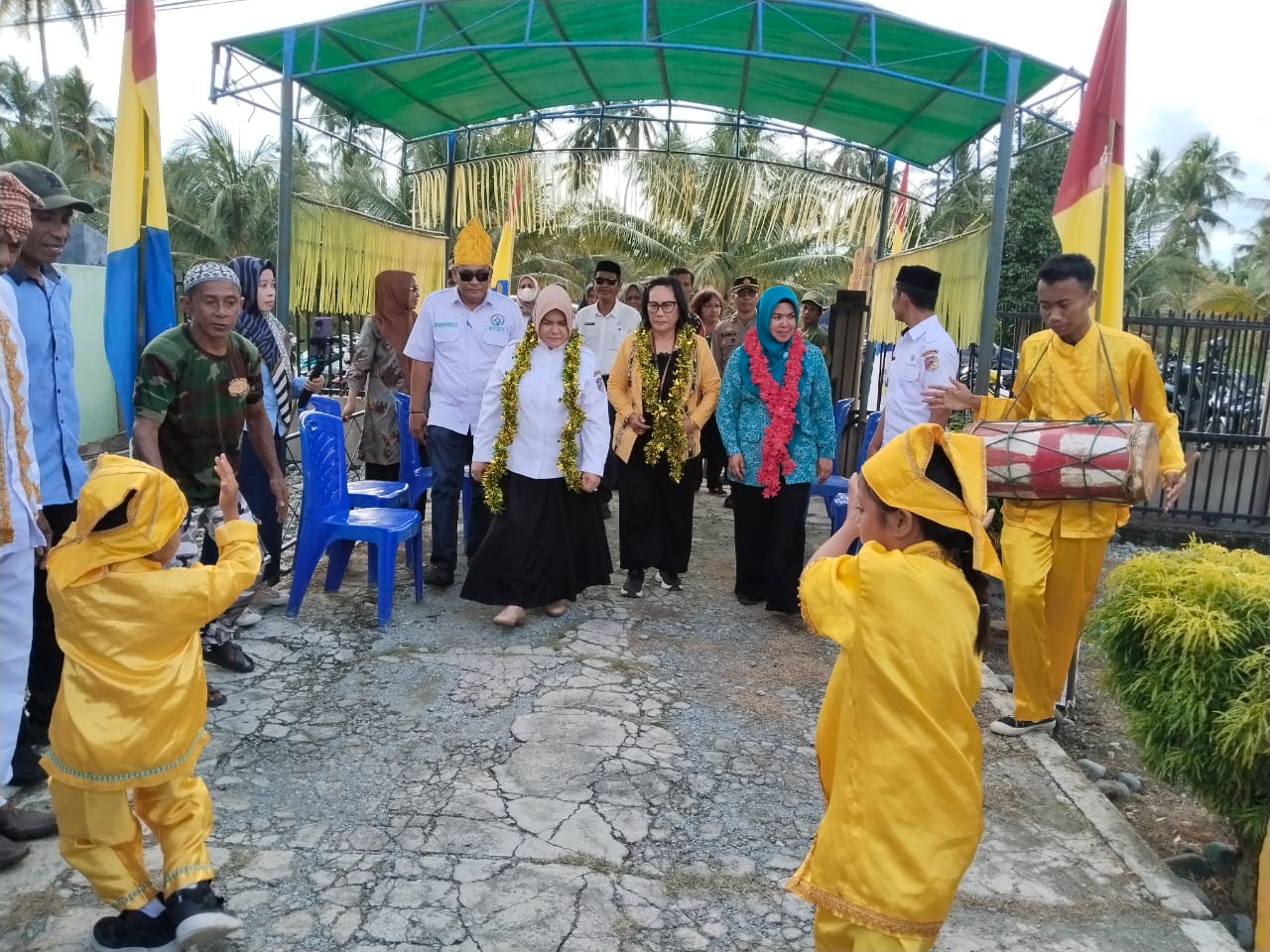 Kepala Bidang Penataan Dinas PMD Provinsi Sulteng , Emy, S.Sos, MM, dan Wabup Touna Surya membuka secara resmi Penilaian Lomba Desa dan Kelurahan Tingkat Provinsi Tahun 2025