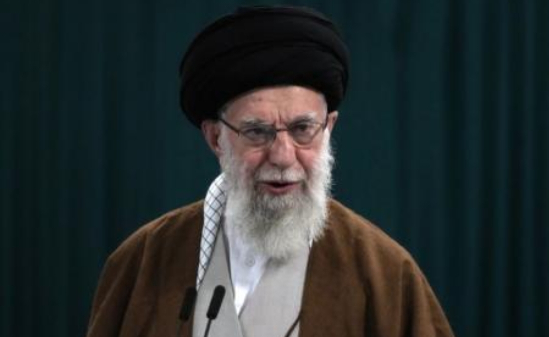 Ayatollah Ali Khamenei menegaskan negaranya tak akan tinggal diam merespons serangan Israel yang dibantu oleh Amerika Serikat (Foto: AP)