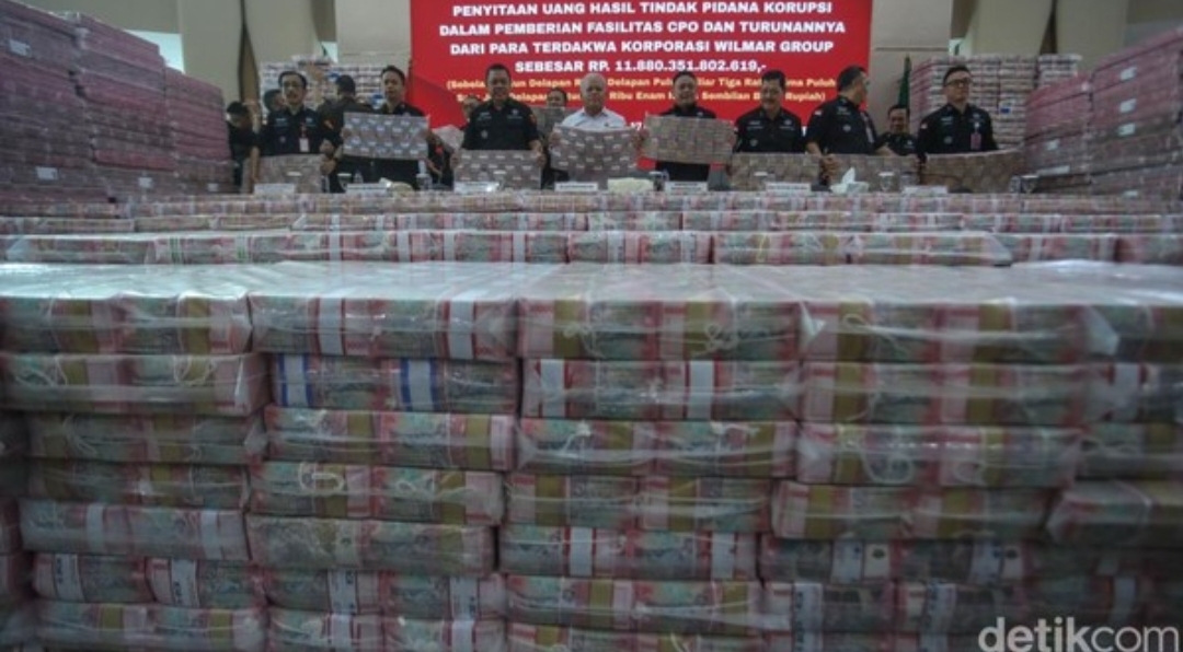 Gunungan uang tunai Rp 11,8 T disita Kejagung dari kasus korupsi migor. (Rifkianto Nugroho/detikcom).