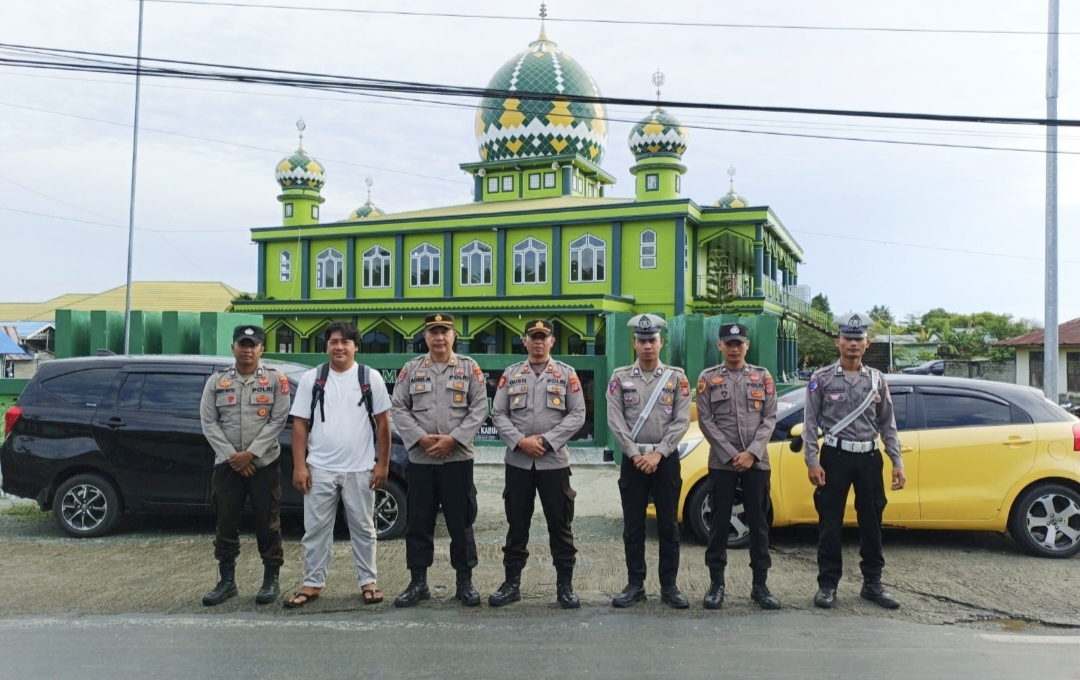 Polres Tojo Una Una melaksanakan kegiatan pengamanan Sholat Idul Adha, Jumat (6/6/2025).