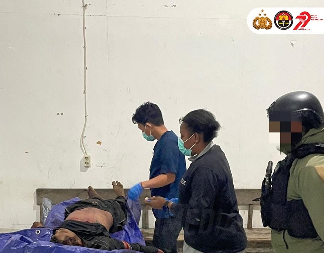 Satu anggota Kelompok Kriminal Bersenjata (KKB) yang diduga anak buah Egianus Kogoya tewas dalam kontak tembak