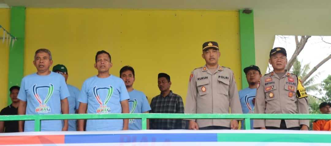 Wakapolres Tojo Una Una Kompol (Touna) Mulyadi menghadiri pembukaan Turnamen Sepakbola Piala Aliansi Eksklusif Berani Sulteng 2025