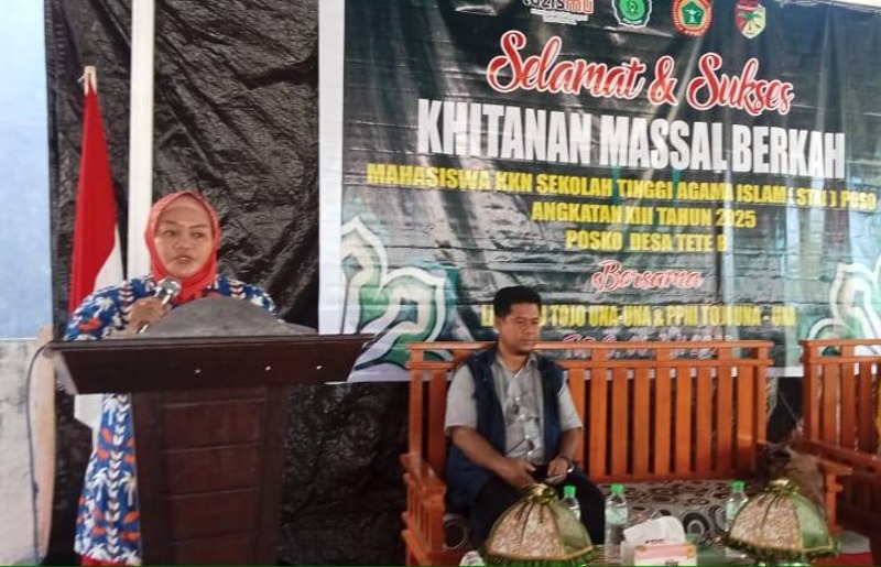 (Diskominfo Touna) Staf Ahli Bidang Pemerintahan Hukum dan Politik Viyayantisyah Latjuba, hadir sekaligus membuka kegiatan Khitanan Massal di Aula kantor Desa Tete B, Kecamatan Ampana Tete