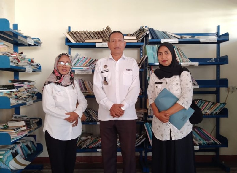 Dinas Perpustakaan dan Kearsipan (Dispursip) Kabupaten Tojo Una-Una melakukan pendataan koleksi buku