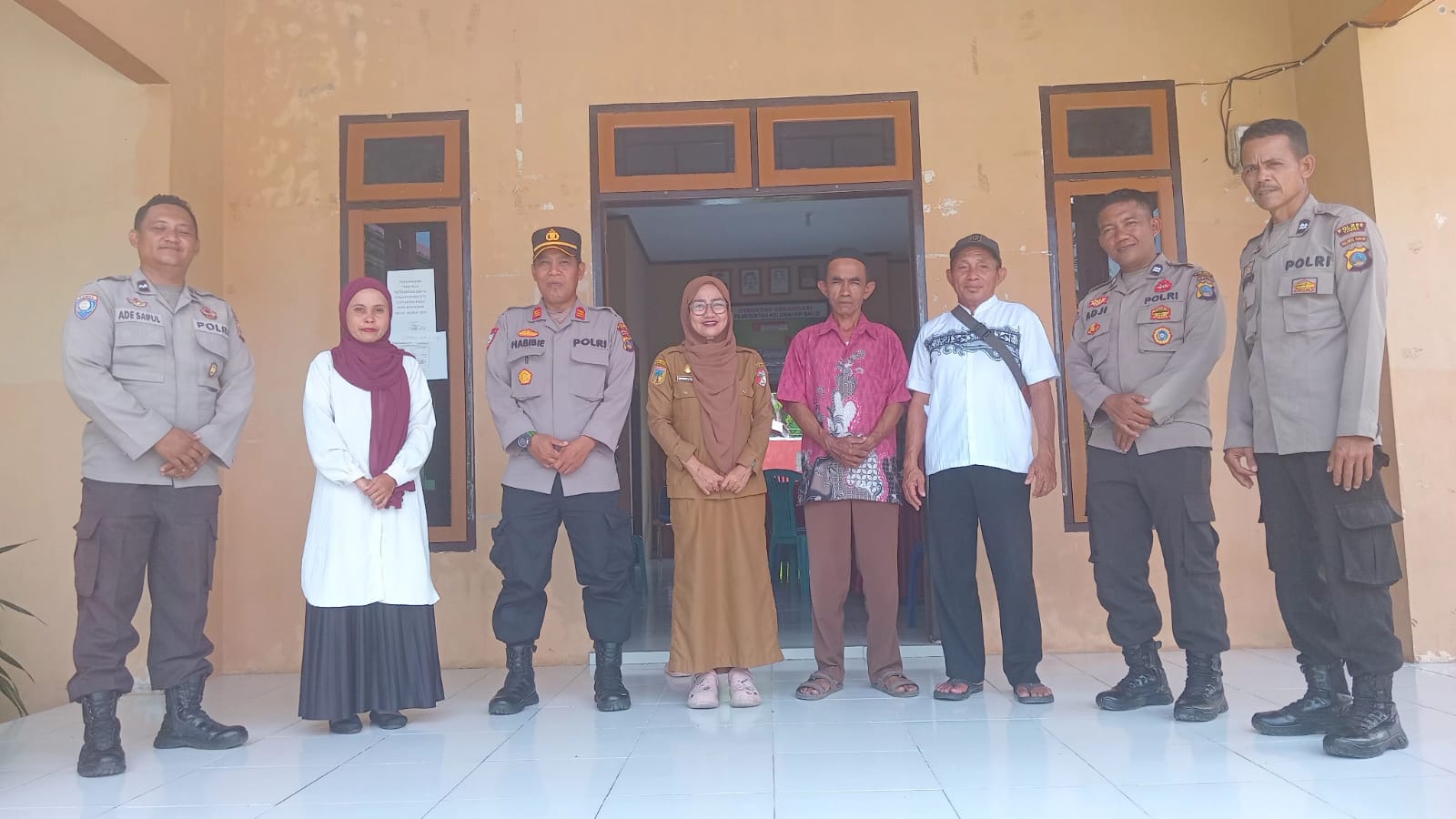 Sat Binmas Polres Tojo Una Una (Touna) Melaksanakan Sambang dan Tatap Muka dengan Lurah Bailo, serta Pegawai Kelurahan di Kecamatan Ampana Kota. Senin (28/7/2025).