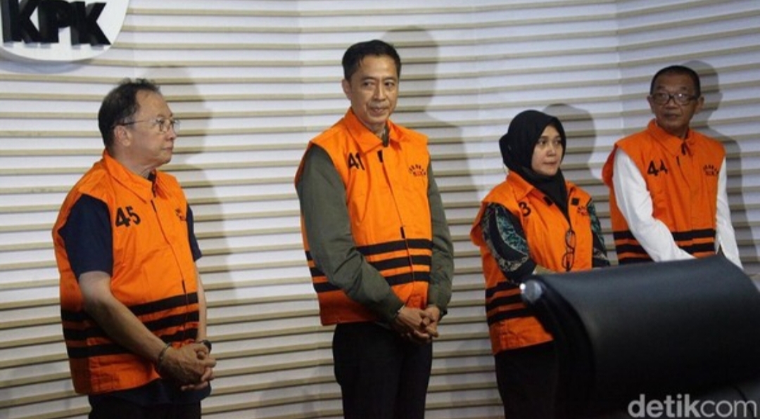 Beberapa tersangka kasus suap izin tenaga kerja asing di Kemnaker (Ari Saputra/detikcom)